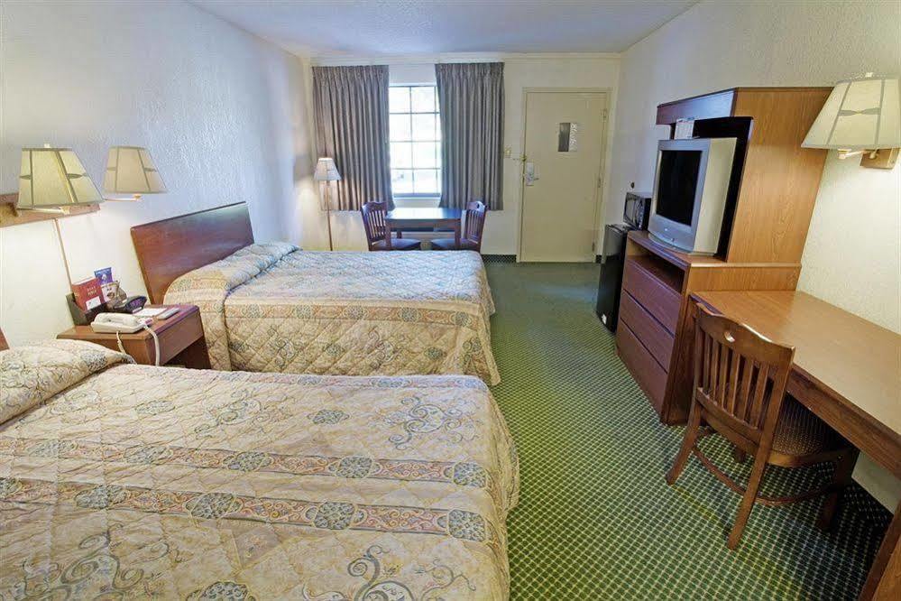 Americas Best Value Inn Richmond South Bellwood Kültér fotó
